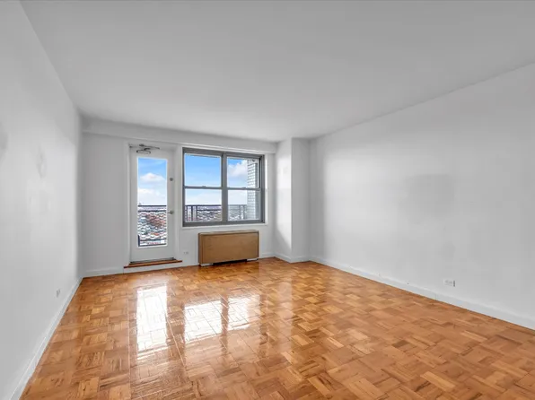 125-10 Queens Boulevard image 3 of 15