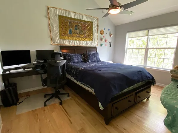 8 Xavier Ct, Jersey City, NJ 07305