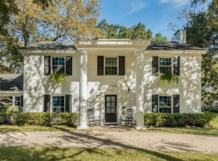 203 Forest Dr, Lake Jackson, TX 77566