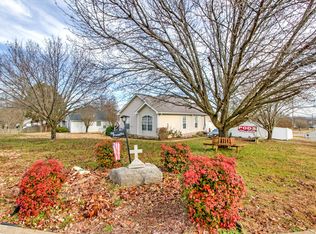 200 Blue Lake Ln, La Vergne, TN 37086