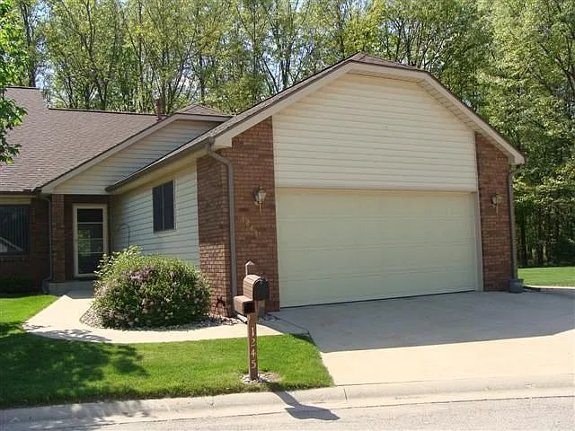 1245 Lakewood Hills Dr photo 1