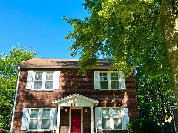 1321 N Jackson St, Waukegan, IL 60085