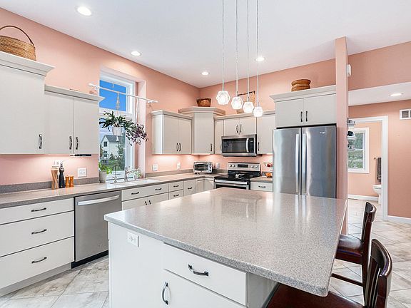 4th image of 1632 Sunnyfield Dr