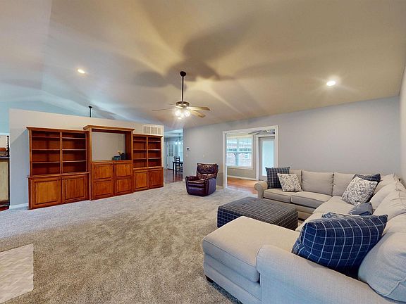 5th image of 105 Long Meadow Dr