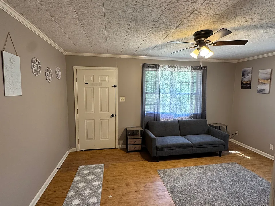 112 Carson Dr #1
