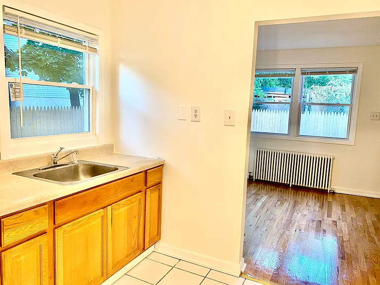 31-33 Tillinghast St #6 — Photo 8