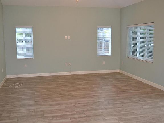 5th image of 158 Dove Lake Dr