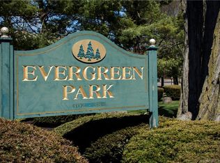376 Knapps Hwy, Fairfield, CT 06825