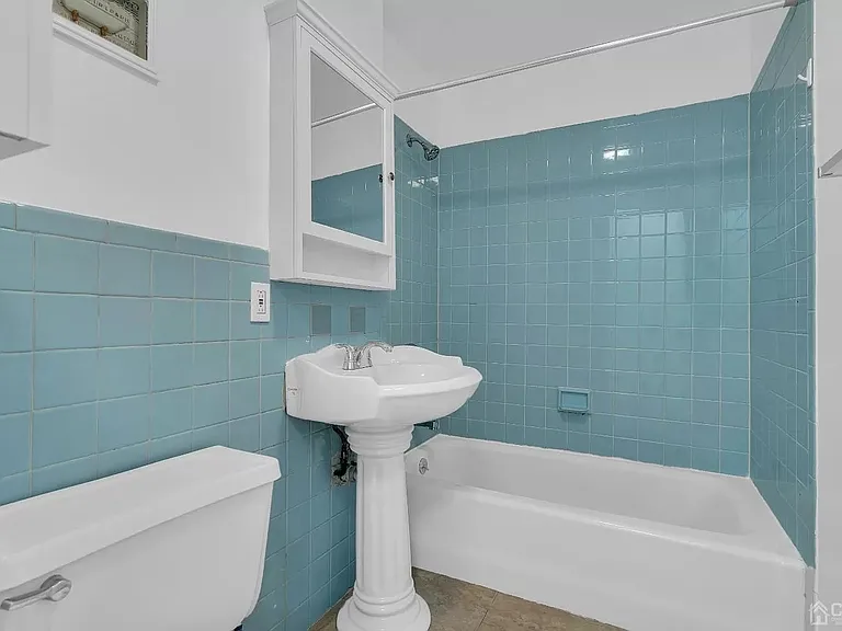 134 College Dr — Photo 7