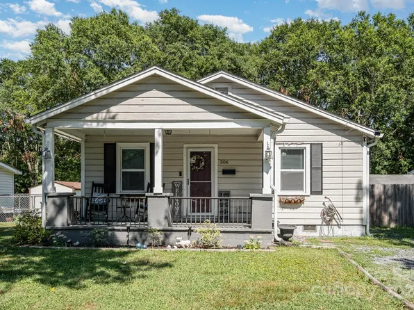 306 N College St, Dallas, NC 28034