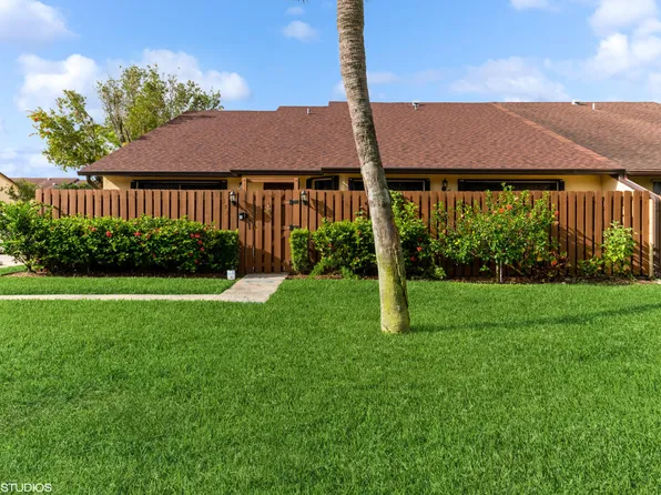 352 Springdale Circle, Palm Springs, FL 33461