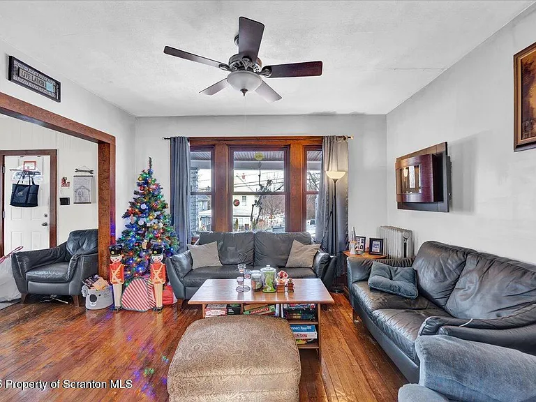 1026 Fairfield St — Photo 10