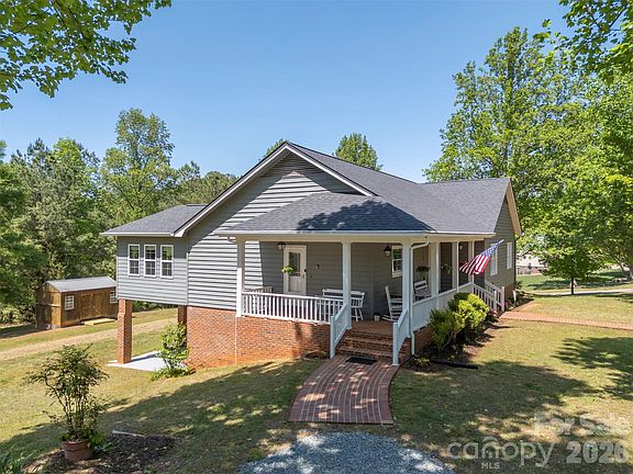 3rd image of 138 Blue Ridge Dr