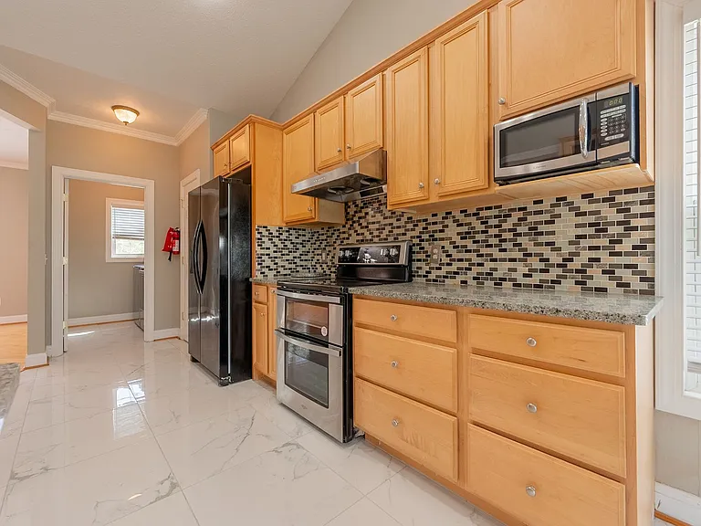 1701 Stratford View Dr — Photo 18