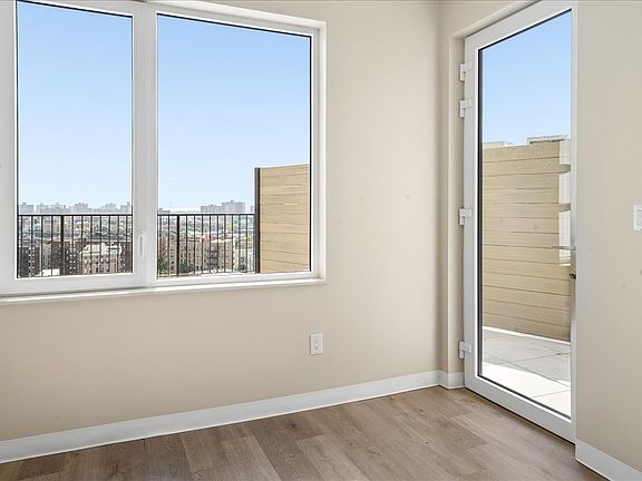 5th image of 1405 Vyse Ave #A