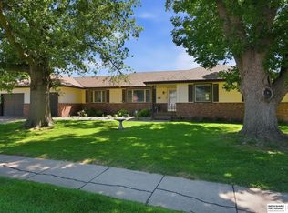 201 Barrington Dr, Gretna, NE 68028