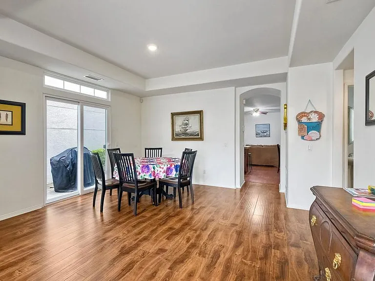 489 N Cleveland St — Photo 12