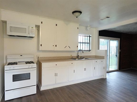 4th image of 8022 Woodlyn Rd