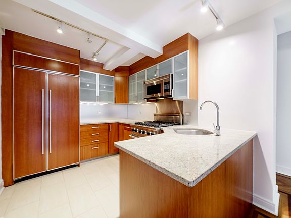 5th image of 10 W 74th St #8EF