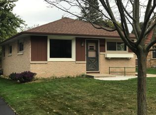 611 N Cumberland Dr, Waukesha, WI 53188