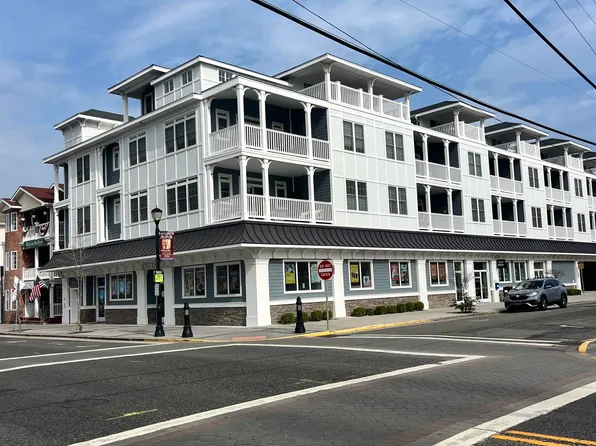 33 42nd St Unit 301, Sea Isle City, NJ 08243