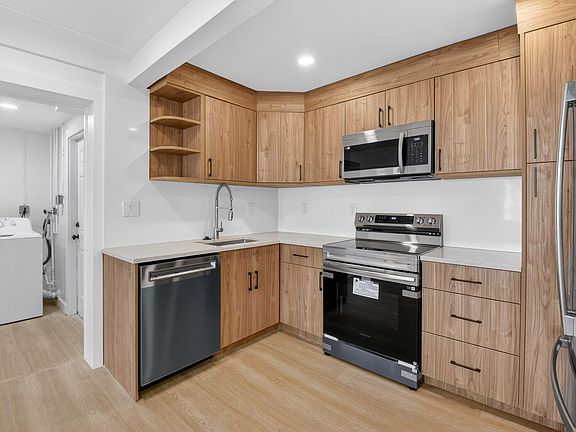 5th image of 379 NW 23rd Street