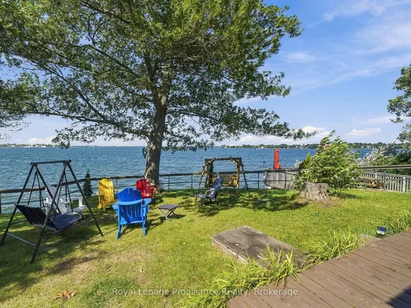 30 Mayne Ln, Prince Edward County, ON K0K 2T0