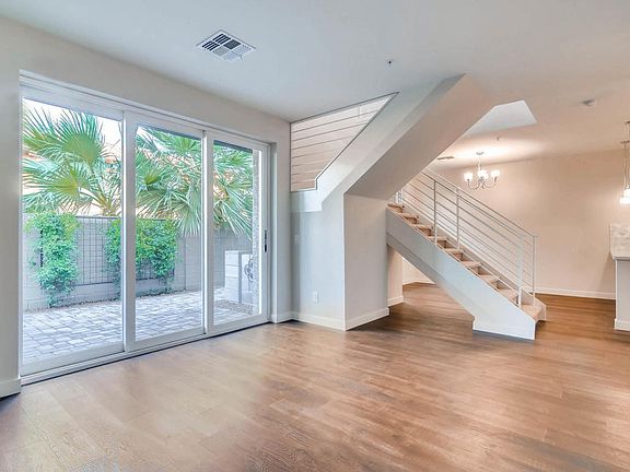 5th image of 2315 E Pinchot Ave