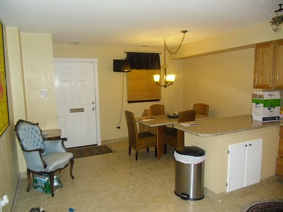 4th image of 817 N Taney St #A