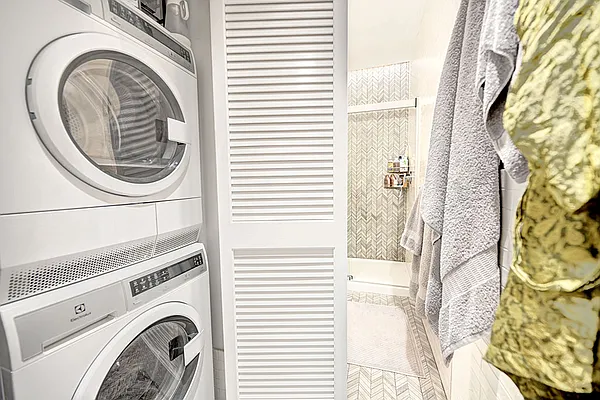 Rented by Urbane Brokerage | media 23