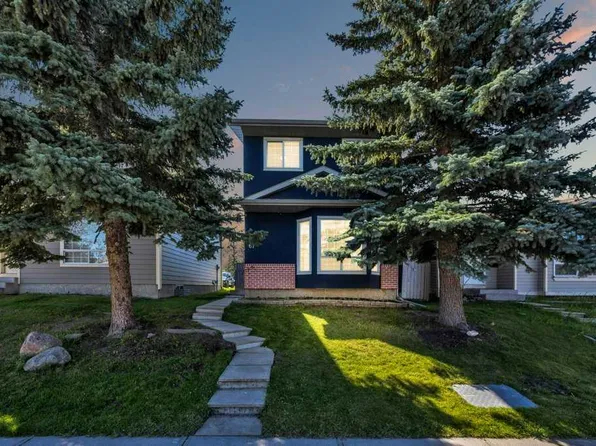 67 N Martinwood Rd NE, Calgary, AB T3J 3G7