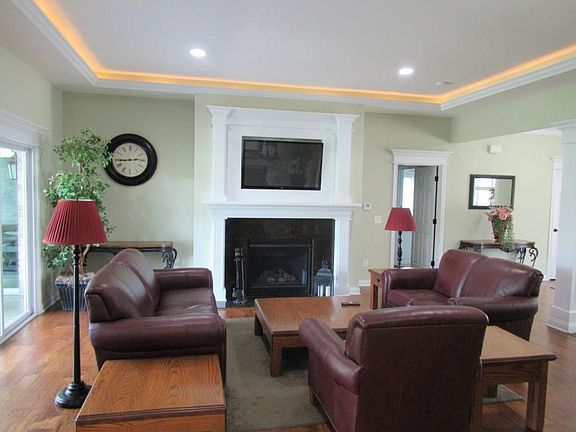2nd image of 2420 Derby Dr