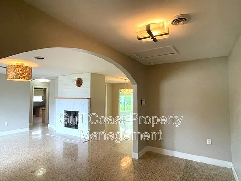 2253 Valencia Dr — Photo 8