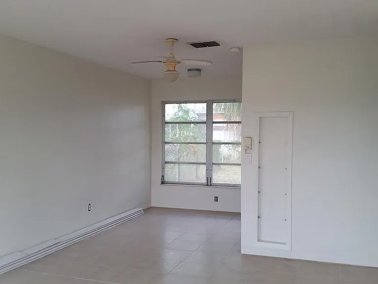 1113 Wesley St — Photo 3