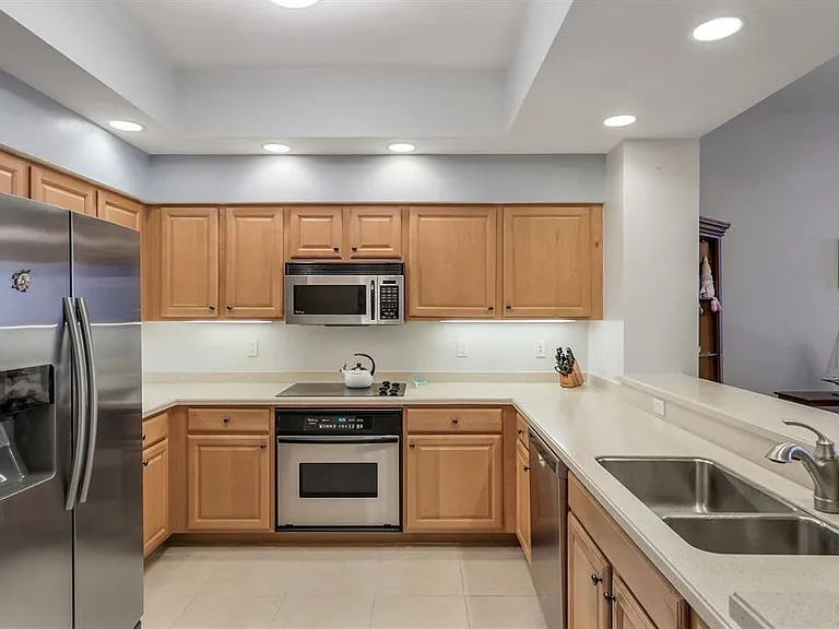 3313 Sunset Key Cir #404 — Photo 7