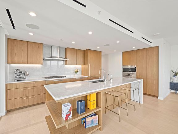 3rd image of 1335 Howe St #1801
