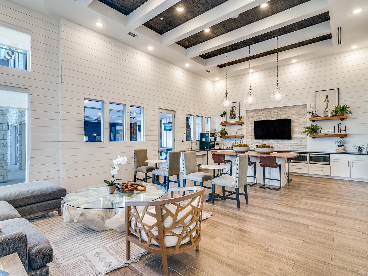 Luxia Rockwall Downes — Photo 4