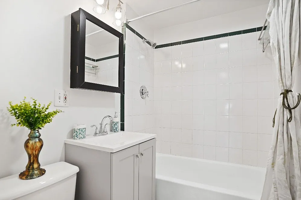 3 bed, 2.5 bath, 1244 sqft, $3,950 — Photo 3