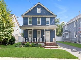 24 Walnut St, Westbury, NY 11590