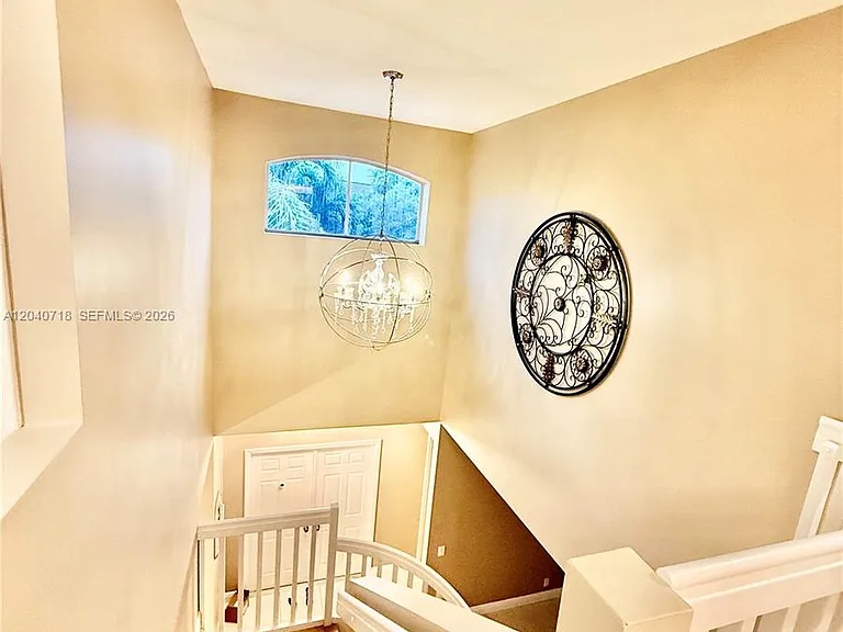 660 Sand Creek Cir — Photo 3