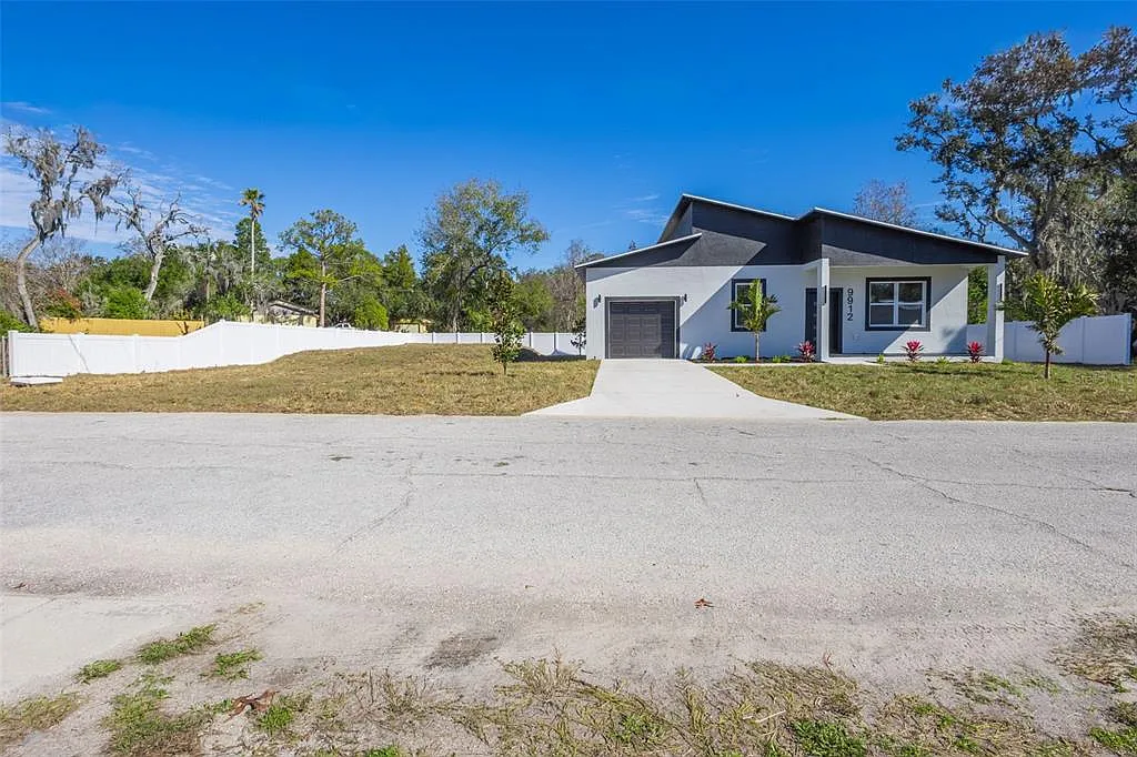 3 bed, 2.0 bath, 1615 sqft, $2,650 — Photo 4