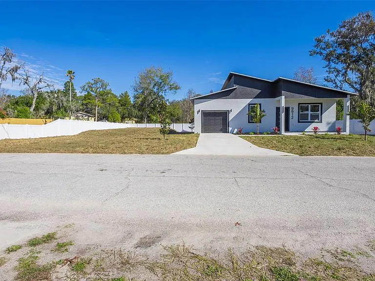 9912 Golden Loop — Photo 4