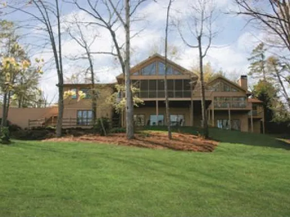 8675 Fields Ln, Gainesville, GA 30506