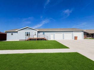 2455 Prairie Eagle Cir W, Huron, SD 57350