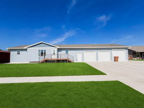 2455 Prairie Eagle Cir W, Huron, SD 57350