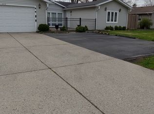 348 Hazelwood Ln, Glenview, IL
