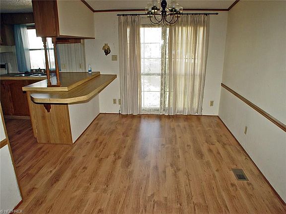 3rd image of 104 N River Ave