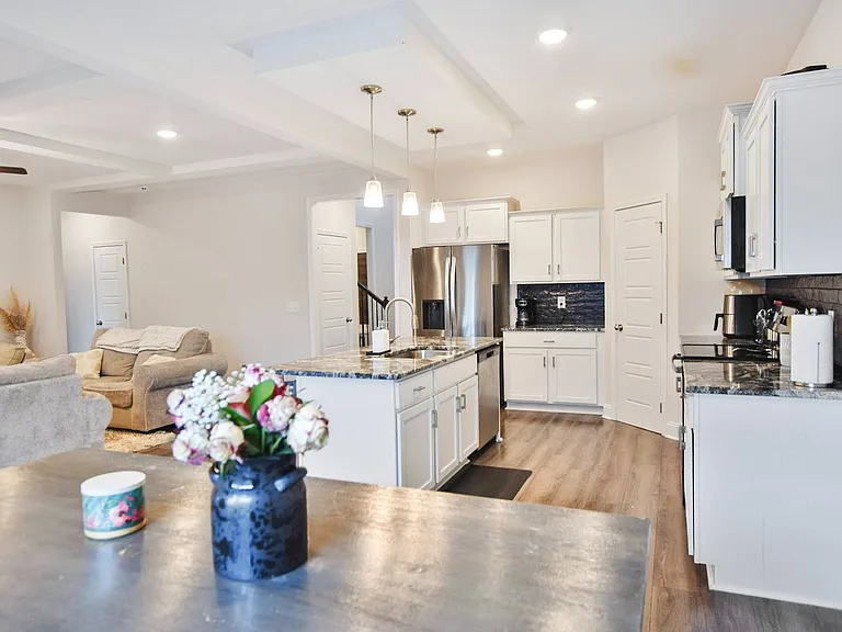 1462 Citadel Dr — Photo 6