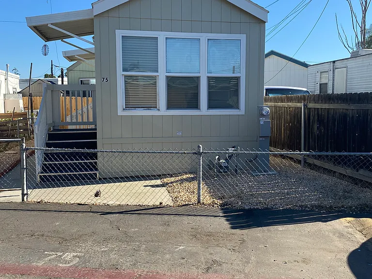 El Cajon Mobile Home Park — Photo 3