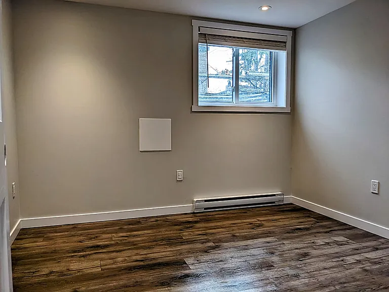 884 Smyth Rd #C — Photo 5